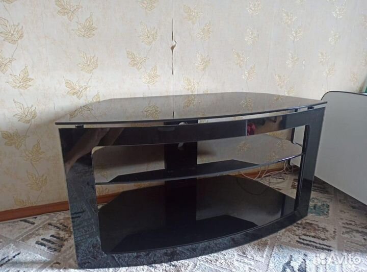 Стеклянная тумба для телевизора