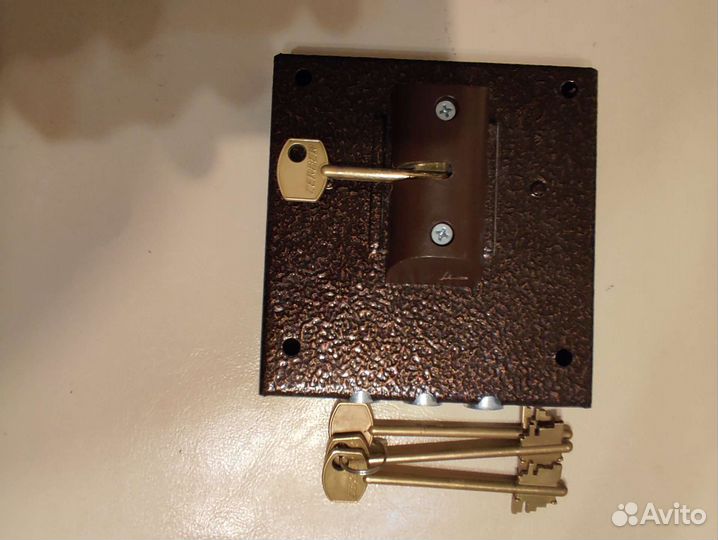 Замок дверной бу