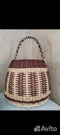 Корзина плетеная из бумажной лозы
