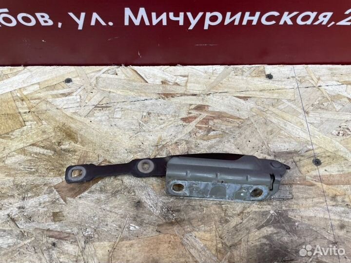 Петля капота левая Renault Duster