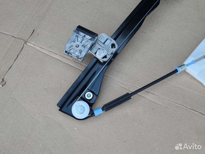 Стеклоподъемник передний левый Volkswagen Golf 4