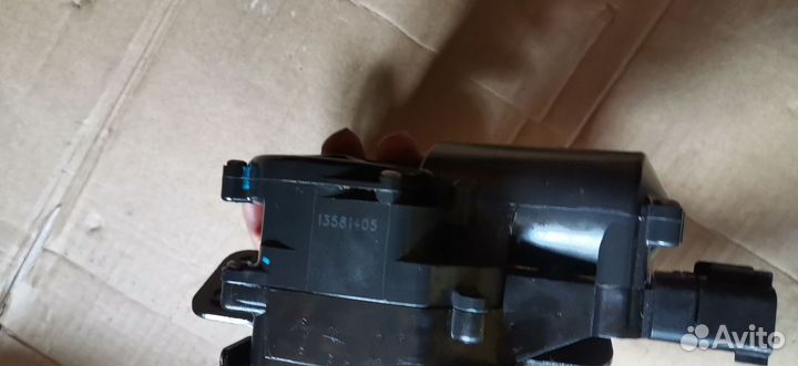 Замок багажника Cadillac Escalade III 2006-2014