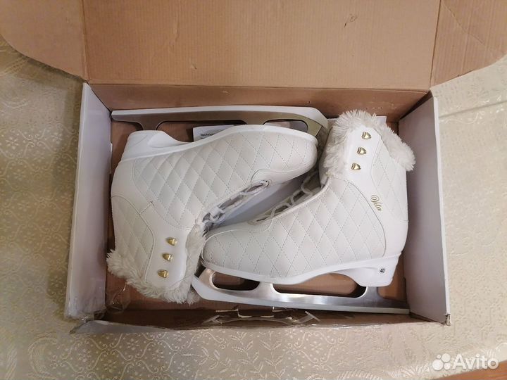 Коньки женские фигурные 40 размер