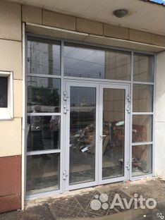 Алюминиевая дверь