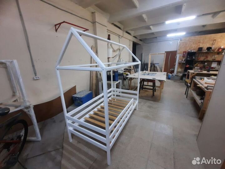 Детская деревянная кроватка