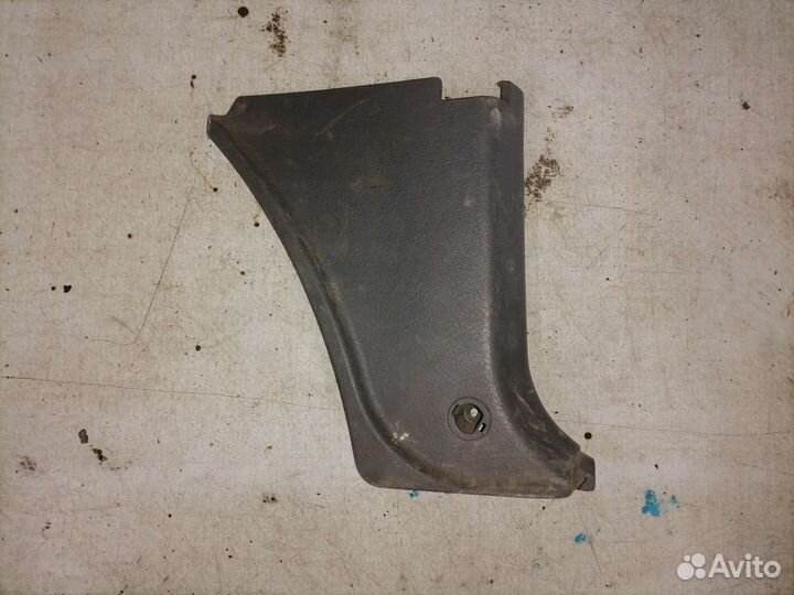 Правая накладка переднего порога Nissan Terrano 2