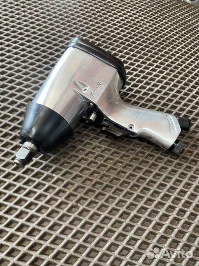 Гайковерт пневматический