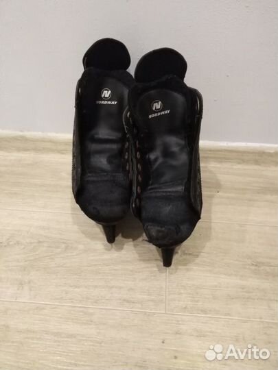 Коньки хоккейные