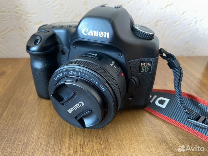Зеркальный фотоаппарат Canon 5d
