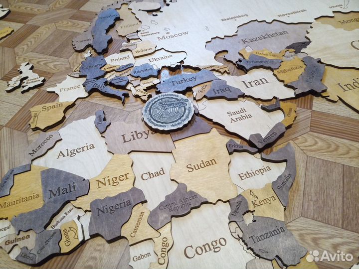 Карта мира из дерева