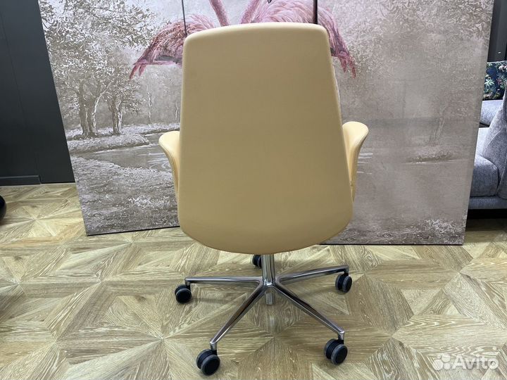 Кресло офисное итальянское из натуральной кожи Nor