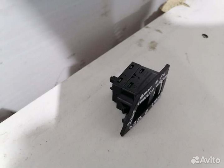 Кнопка стеклоподъемника правая Bmw 5-Series F10 До