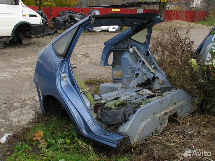 Toyota prius крыло заднее правое 2006