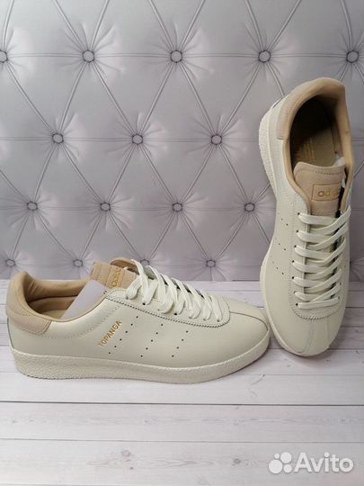 Кроссовки adidas topanga