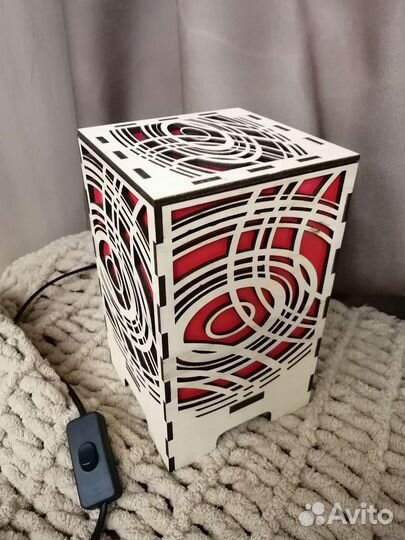 Светильник (красный) настольный