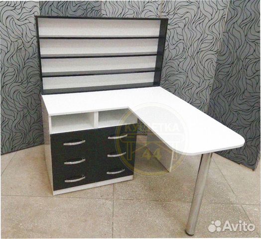 Маникюрный стол