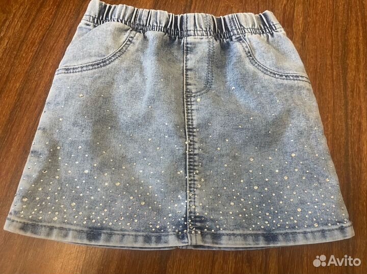 Джинсовка и юбка со стразами