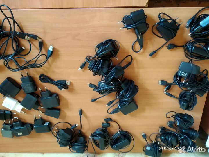 Зарядные устройства б/у для телефонов