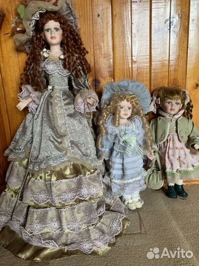 Кукла фарфоровая