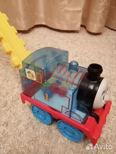 Каталка -паровозик томас fisher-price