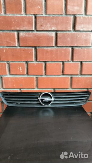 Решетка радиатора Opel Zafira A