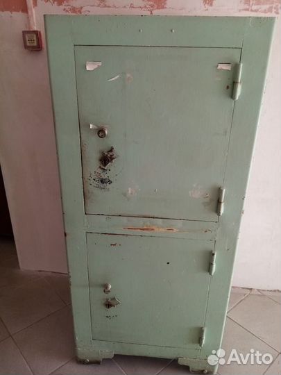 Сейф металлический