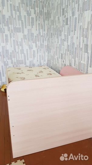 Детская кровать с бортиком и матрасом