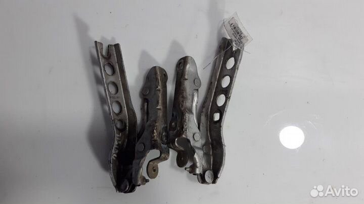 Петля капота Skoda Octavia A5 1.9 TDI BXE 2010