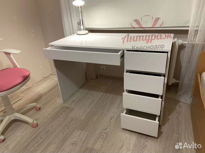 Стол письменный, белый глянец