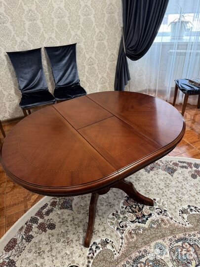 Деревянный кухонный столи и 2 стула