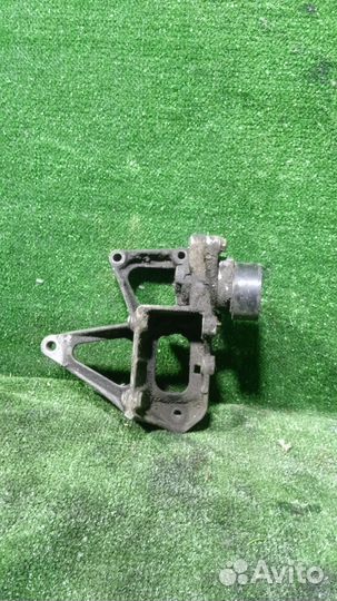 Кронштейн генератора Renault Laguna