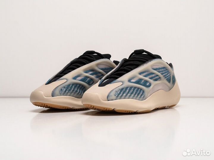 Кроссовки женские Adidas Yeezy 700 V3 Kyanite