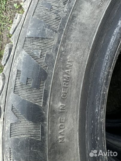 Goodyear Ultragrip Ice Arctic 215/55 R16