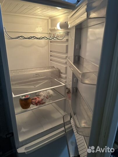 Холодильник ariston