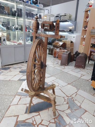 Прялка деревянная старинная с колесом