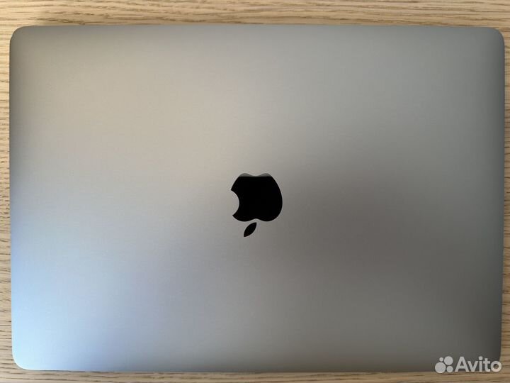 MacBook Pro 13-inch 2019, four thunderbolt 3 ports