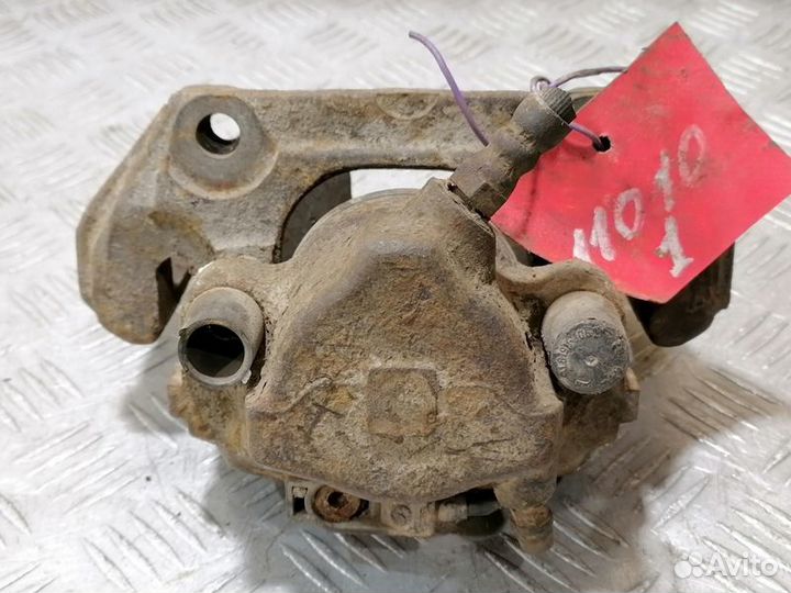 Суппорт передний левый Clk 208