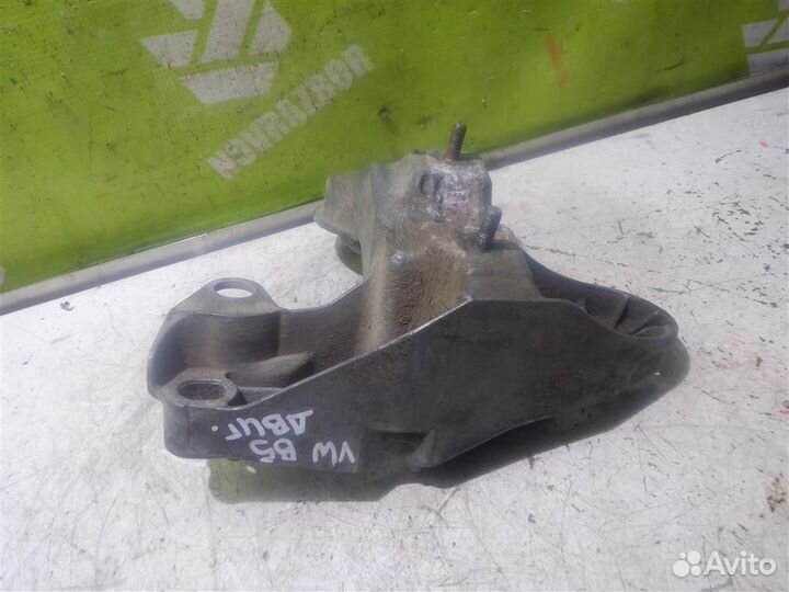 Кронштейн опоры двигателя Фольксваген Пассат Б5