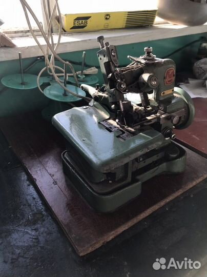 Оверлок швейной машины