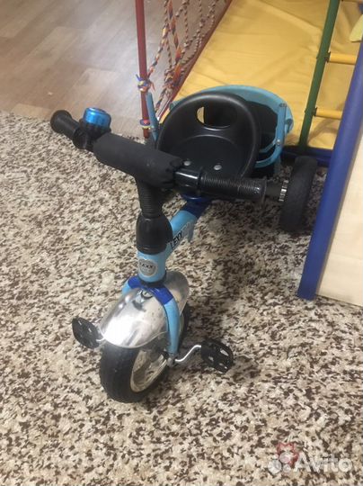 Трехколесный велосипед