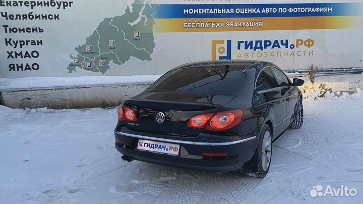 Радиатор масляный Volkswagen Passat CC 06J117021J