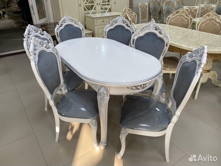 Стол и стулья новые