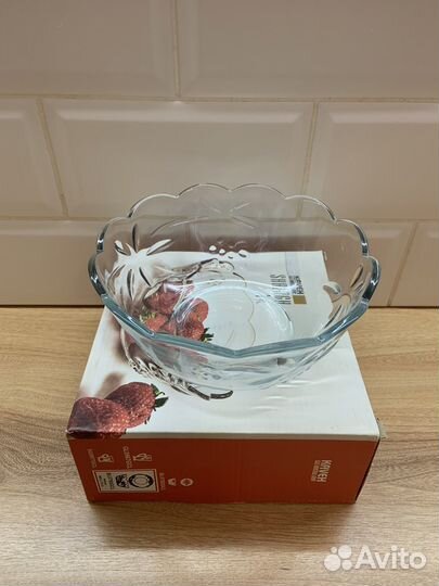 Стеклянная салатница