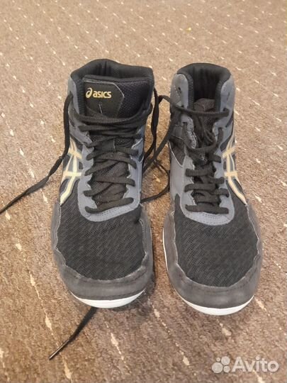 Продам бойцовки Asics