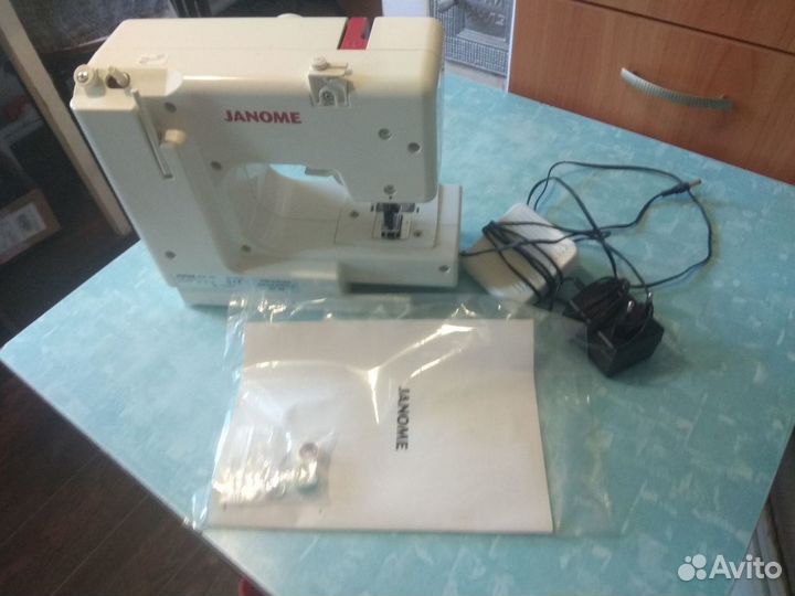 Швейная машинка janome