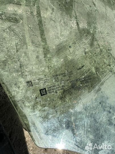 Cadillac srx правое стекло двери