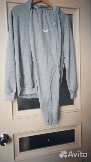 Спортивный костюм женский