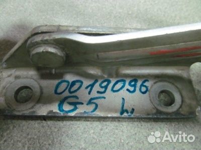 Петля капота левая Volkswagen Golf 5 2004-2009