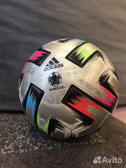 Футбольный мяч adidas uniforia final