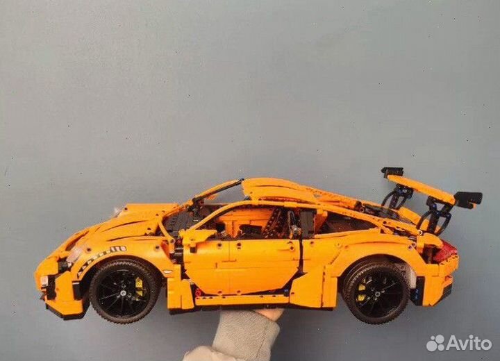 Яркий оранжевый Porsche 911 GT3 RS для сборки